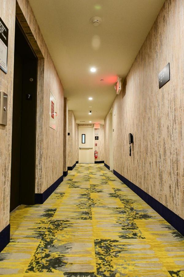 Super 8 By Wyndham Bronx Near Botanical Garden Hotel New York Exterior photo