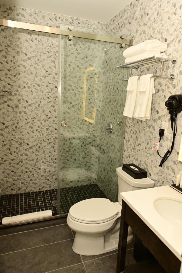 Super 8 By Wyndham Bronx Near Botanical Garden Hotel New York Exterior photo