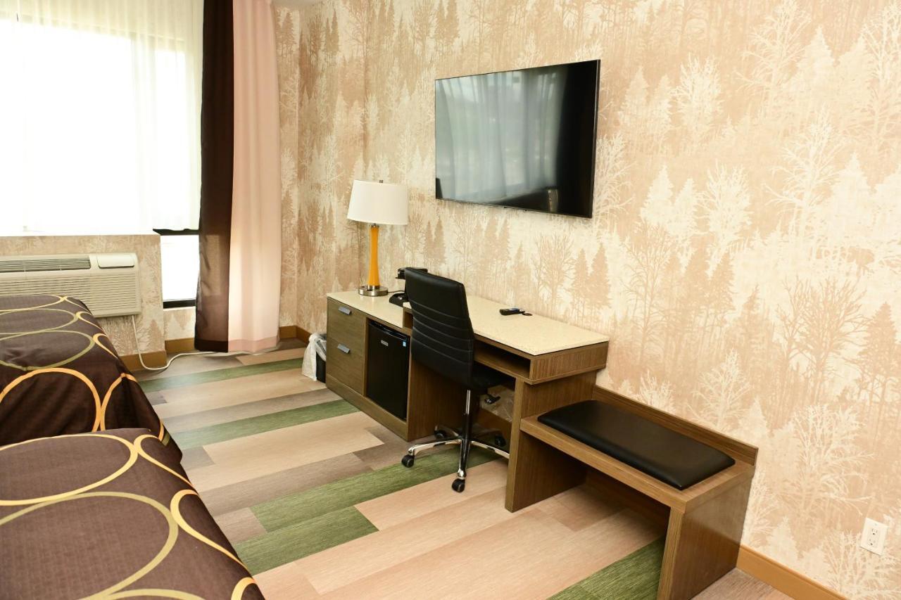 Super 8 By Wyndham Bronx Near Botanical Garden Hotel New York Exterior photo