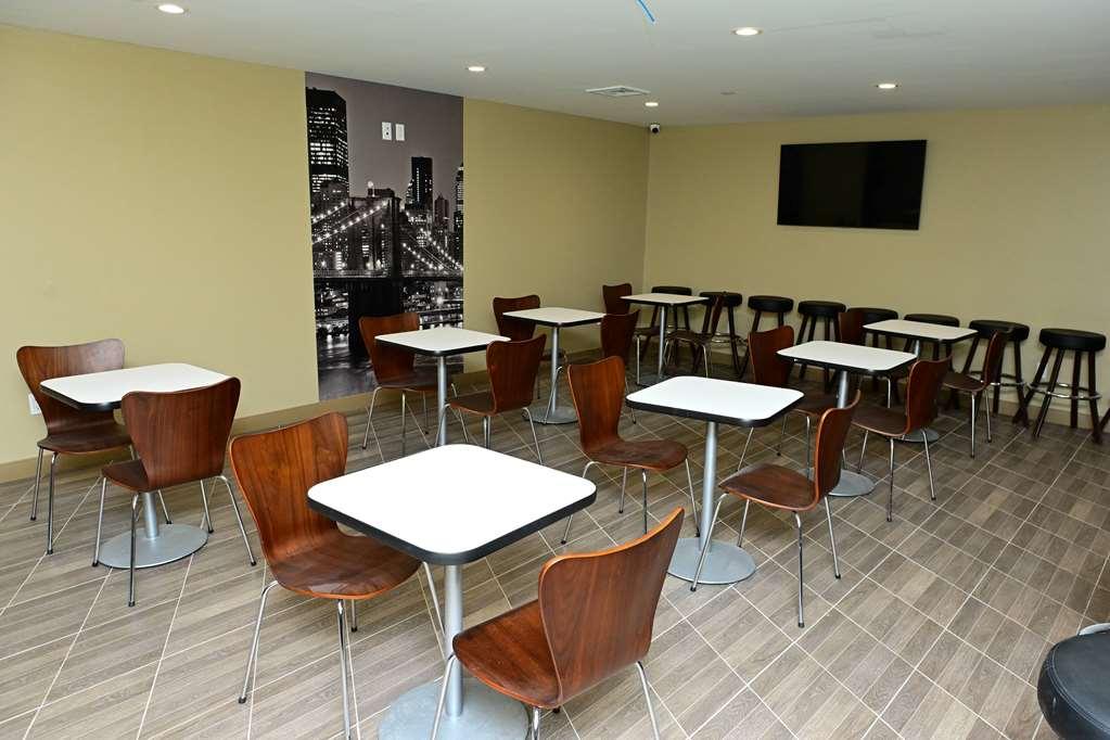 Super 8 By Wyndham Bronx Near Botanical Garden Hotel New York Restaurant photo